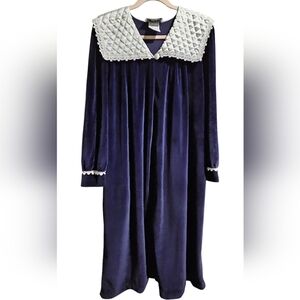 Vintage Kelly made in Canada zip front robe.